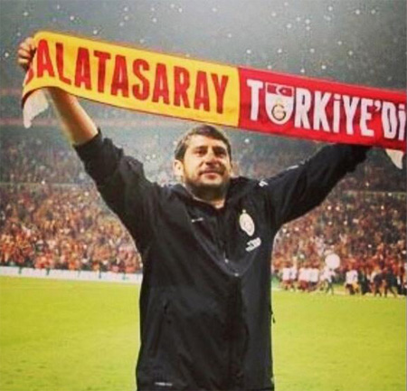 Ümit Davala'dan veda tweeti, 'Elim, ayağım kırıldı' Ümit Davala'dan veda tweeti, 'Elim, ayağım kırıldı'