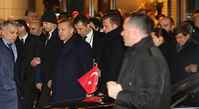 Başbakan Erdoğan'a Almanya'da coşkulu karşılama Başbakan Erdoğan'a Almanya'da coşkulu karşılama
