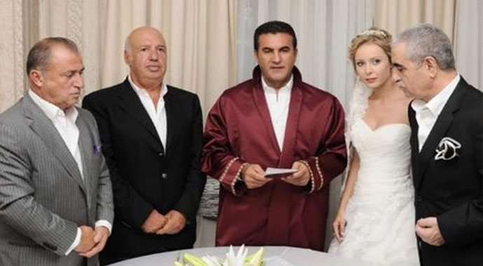 İbrahim Tatlıses ile Ayşegül Yıldız tek celsede boşandı İbrahim Tatlıses ile Ayşegül Yıldız tek celsede boşandı