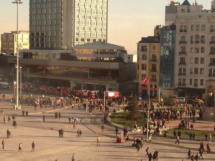 Taksim'deki patlamanın dehşeti bu tweet'lerde Taksim'deki patlamanın dehşeti bu tweet'lerde
