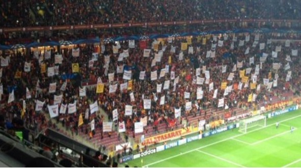 Galatasaray taraftarından tribün şov Galatasaray taraftarından tribün şov