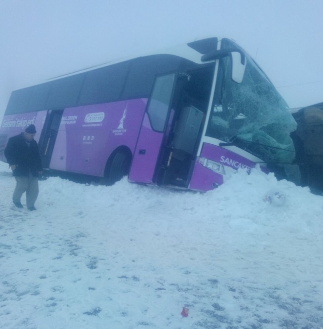 Çorum'da feci kaza: 27 yaralı Çorum'da feci kaza: 27 yaralı