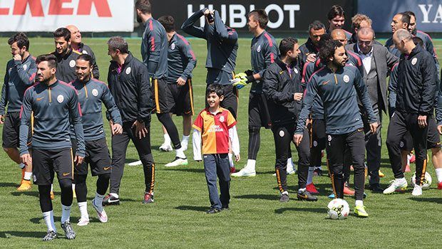 Şehit Savcı Mehmet Kiraz'ın oğlu Florya'da! Şehit Savcı Mehmet Kiraz'ın oğlu Florya'da!