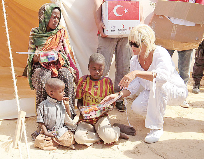 Sadece ünlü değil aynı zamanda yardım severler Sadece ünlü değil aynı zamanda yardım severler