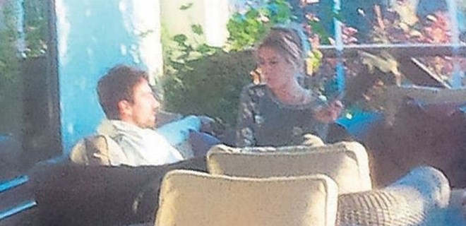 İbrahim Çelikkol 'ayrılık' iddialarını bu fotoğrafla doğruladı! İbrahim Çelikkol 'ayrılık' iddialarını bu fotoğrafla doğruladı!