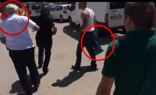 Esnaf polise saldırdı
Esnaf polise saldırdı