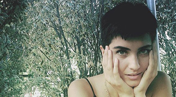 Tuba Büyüküstün'e hayranlarından tepki Tuba Büyüküstün'e hayranlarından tepki