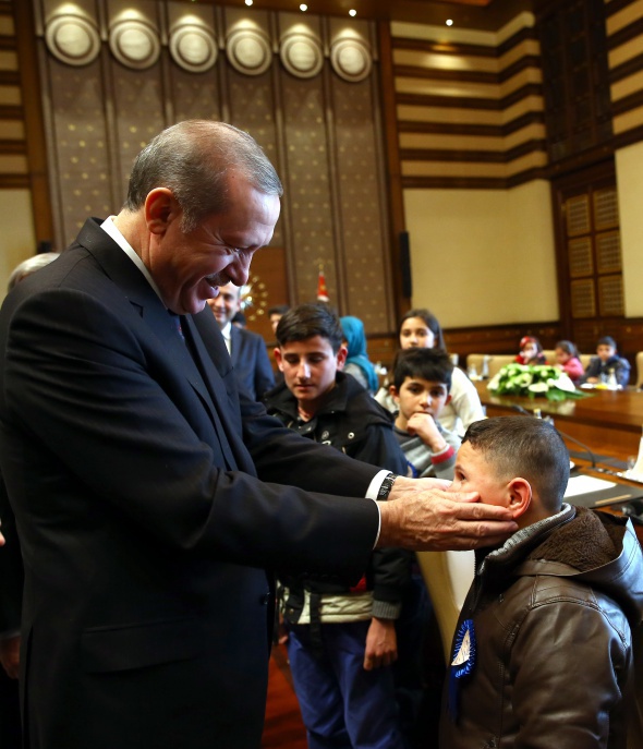 Cumhurbaşkanı kamplardaki çocukları kabul etti Cumhurbaşkanı kamplardaki çocukları kabul etti