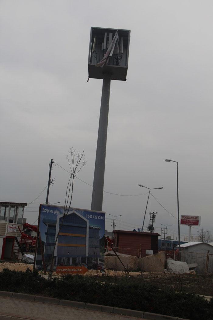 Reklam panosu sandılar bakın ne çıktı! Reklam panosu sandılar bakın ne çıktı!
