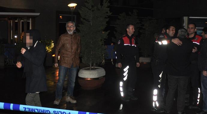 Adliye bahçesinde kendini astı Adliye bahçesinde kendini astı