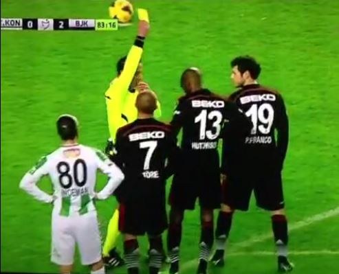 Beşiktaş'ta kırmızı kart gören Atiba derbide yok Beşiktaş'ta kırmızı kart gören Atiba derbide yok