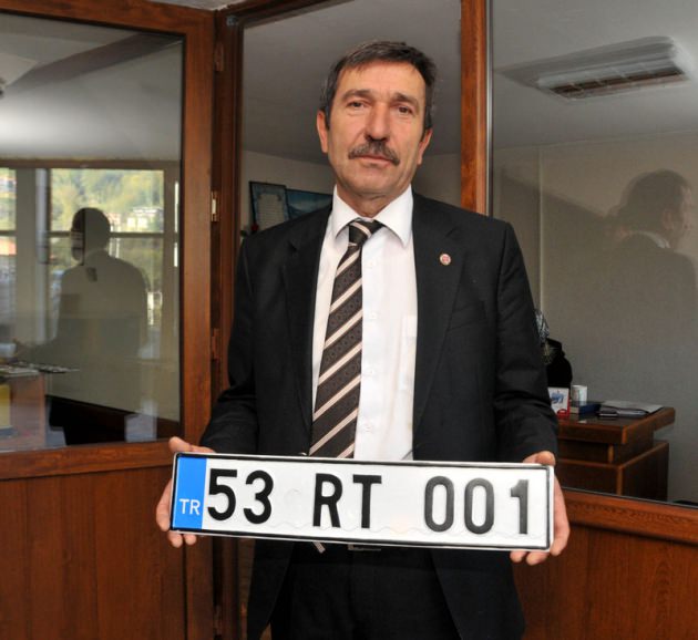Şoförler bu plaka için Erdoğan'dan yardım istedi Şoförler bu plaka için Erdoğan'dan yardım istedi