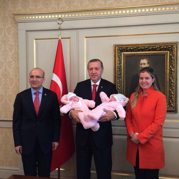 Erdoğan'a çat kapı ziyarete gittiler Erdoğan'a çat kapı ziyarete gittiler