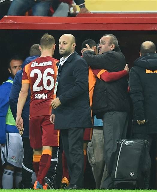 Abdurrahim Albayrak Ünal Aysal'ı bombaladı Abdurrahim Albayrak Ünal Aysal'ı bombaladı