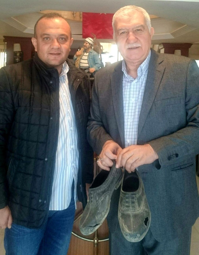 Madenci babasının lastik ayakkabıları müzeye konulacak Madenci babasının lastik ayakkabıları müzeye konulacak