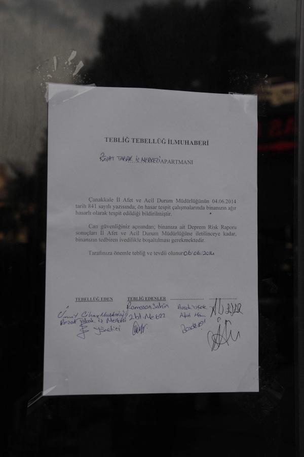 Çanakkale'de ağır hasarlı evlere tahliye Çanakkale'de ağır hasarlı evlere tahliye