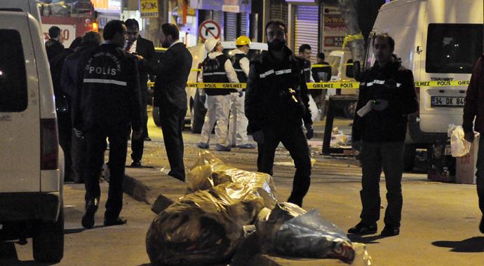İstanbul Kağıthane'de dergiye bombalı saldırı: 1 ölü İstanbul Kağıthane'de dergiye bombalı saldırı: 1 ölü
