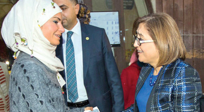 Bakan Başkan Fatma Şahin: AVM'yi yıkıp Şehir Parkı yapacağız Bakan Başkan Fatma Şahin: AVM'yi yıkıp Şehir Parkı yapacağız