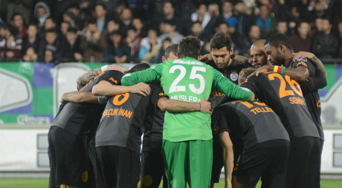 Galatasaraylı oyunculardan F.Bahçeli yıldıza şok: İhanet Galatasaraylı oyunculardan F.Bahçeli yıldıza şok: İhanet