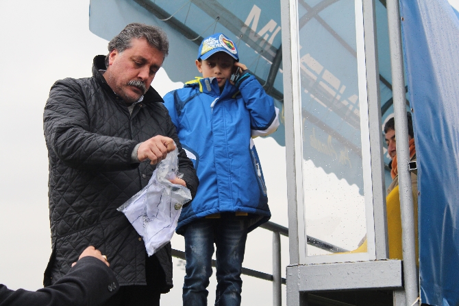 Deney sırasında yaralanan Mert, Fenerbahçe maçında Deney sırasında yaralanan Mert, Fenerbahçe maçında