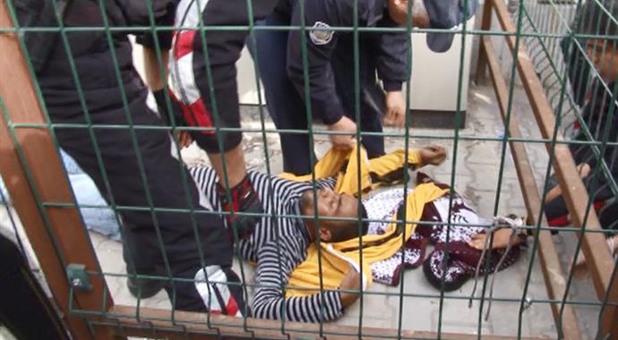 İntihar için çıktığı köprüden fenalaşınca düştü İntihar için çıktığı köprüden fenalaşınca düştü