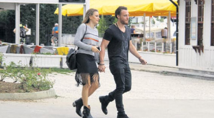 Serenay ile Kerem ilk kez böyle görüntülendi Serenay ile Kerem ilk kez böyle görüntülendi