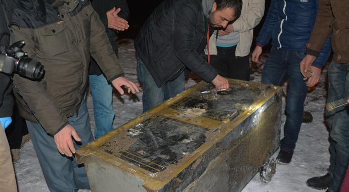 Çaldıkları kasayı açamayınca bakın ne yapmışlar! Çaldıkları kasayı açamayınca bakın ne yapmışlar!