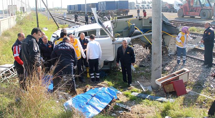 Mersin'de ölenlerin kimlikleri belli oldu Mersin'de ölenlerin kimlikleri belli oldu