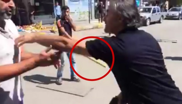 Esnaf polise saldırdı
Esnaf polise saldırdı