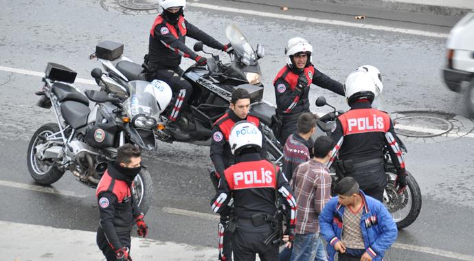 İstanbul'da 500 polisle narkotik operasyonu: 18 gözaltı İstanbul'da 500 polisle narkotik operasyonu: 18 gözaltı