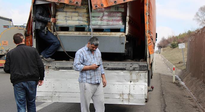 İstanbul'dan Suriye'ye giden çalıntı araçlara otoyolda operasyon İstanbul'dan Suriye'ye giden çalıntı araçlara otoyolda operasyon