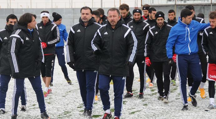 Sergen Yalçın Sivasspor'da ilk idmanına çıktı Sergen Yalçın Sivasspor'da ilk idmanına çıktı