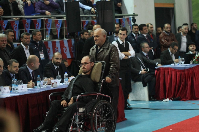 Trabzonspor 69. Olağan Genel Kurulu'nda kavgalar bitmiyor Trabzonspor 69. Olağan Genel Kurulu'nda kavgalar bitmiyor