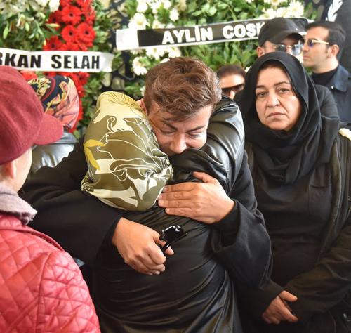 Fatih Ürek gözyaşlarına boğuldu
Fatih Ürek gözyaşlarına boğuldu