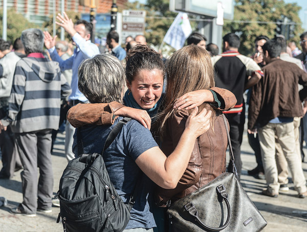 Şer odaklarından Türkiye tarihinin en büyük terör saldırısı: 95 ölü, 246 yaralı Şer odaklarından Türkiye tarihinin en büyük terör saldırısı: 95 ölü, 246 yaralı